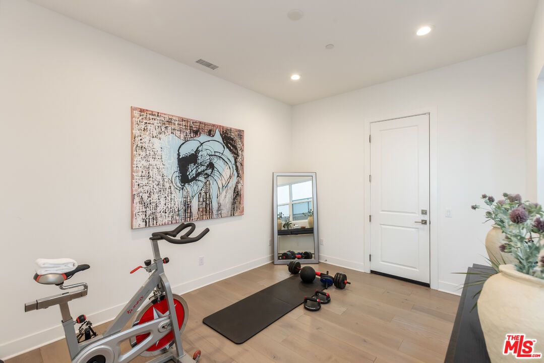 Fitness Equipment, Interior, Recessed Lighting, Wood Texture Flooring