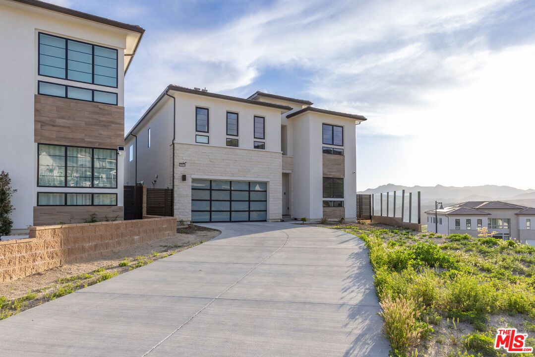 Attached, Exterior, Facade, Modern