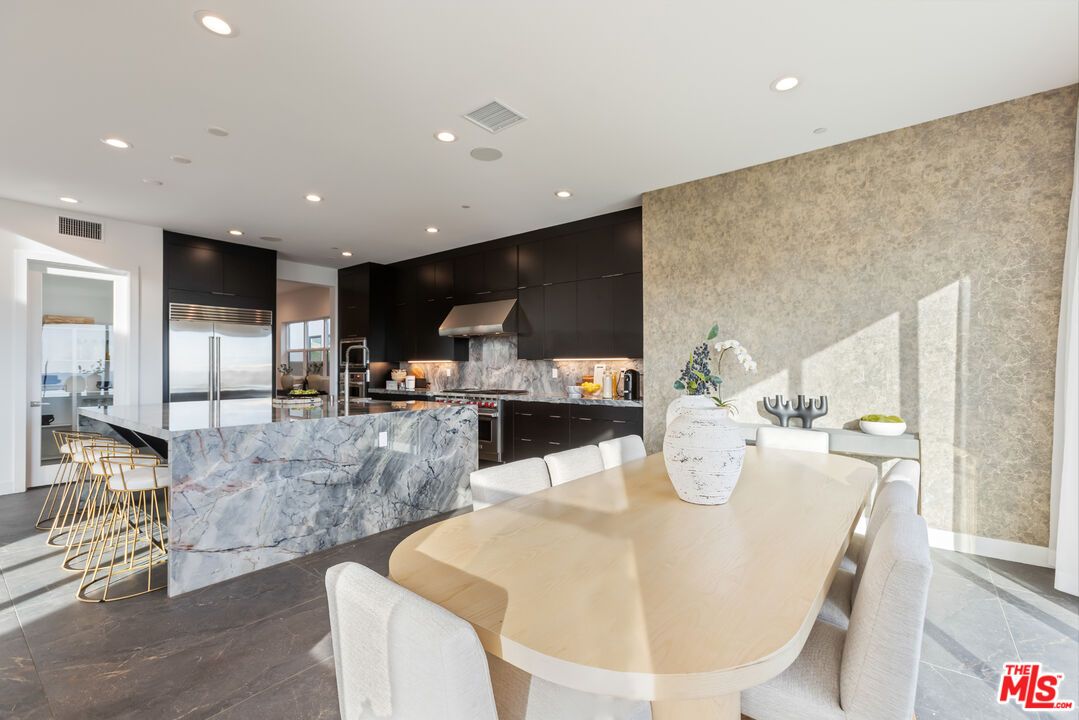 Dining room, Interior, Kitchen, Recessed Lighting, Stainless Steel Appliances