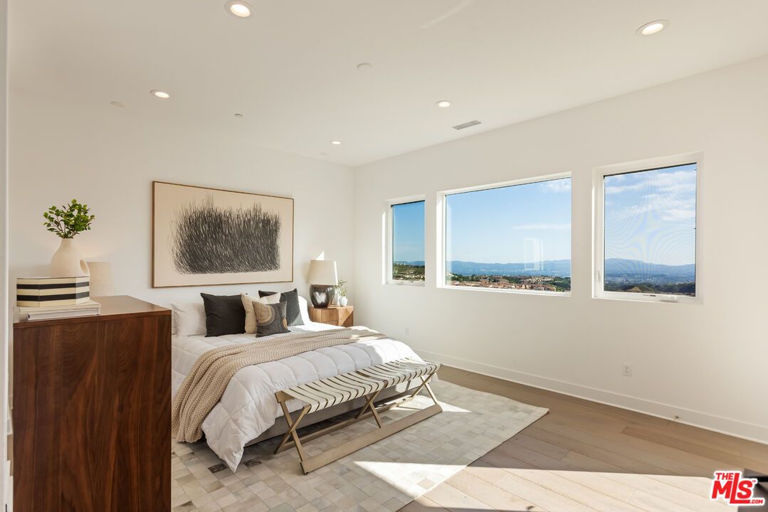 Bedroom, Interior, Recessed Lighting, Water, Wood Texture Flooring