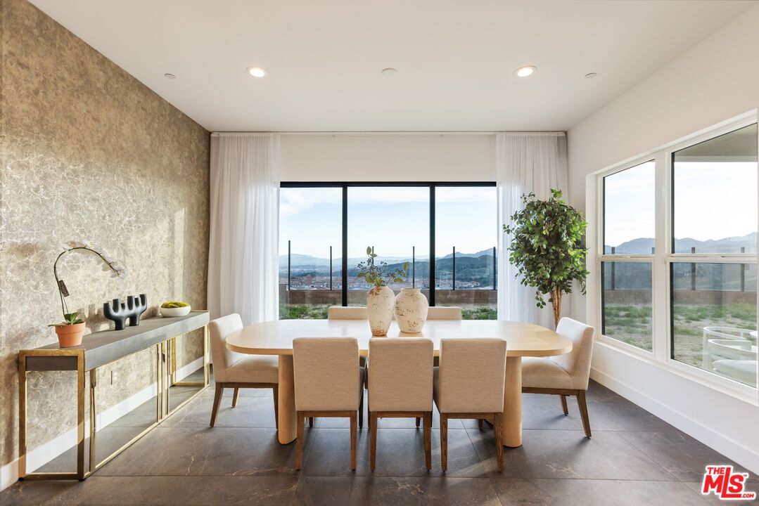 Dining room, Interior, Recessed Lighting