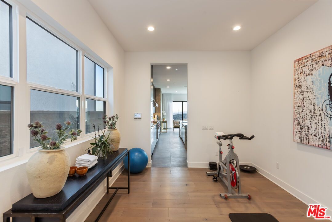 Fitness Equipment, Interior, Recessed Lighting, Wood Texture Flooring