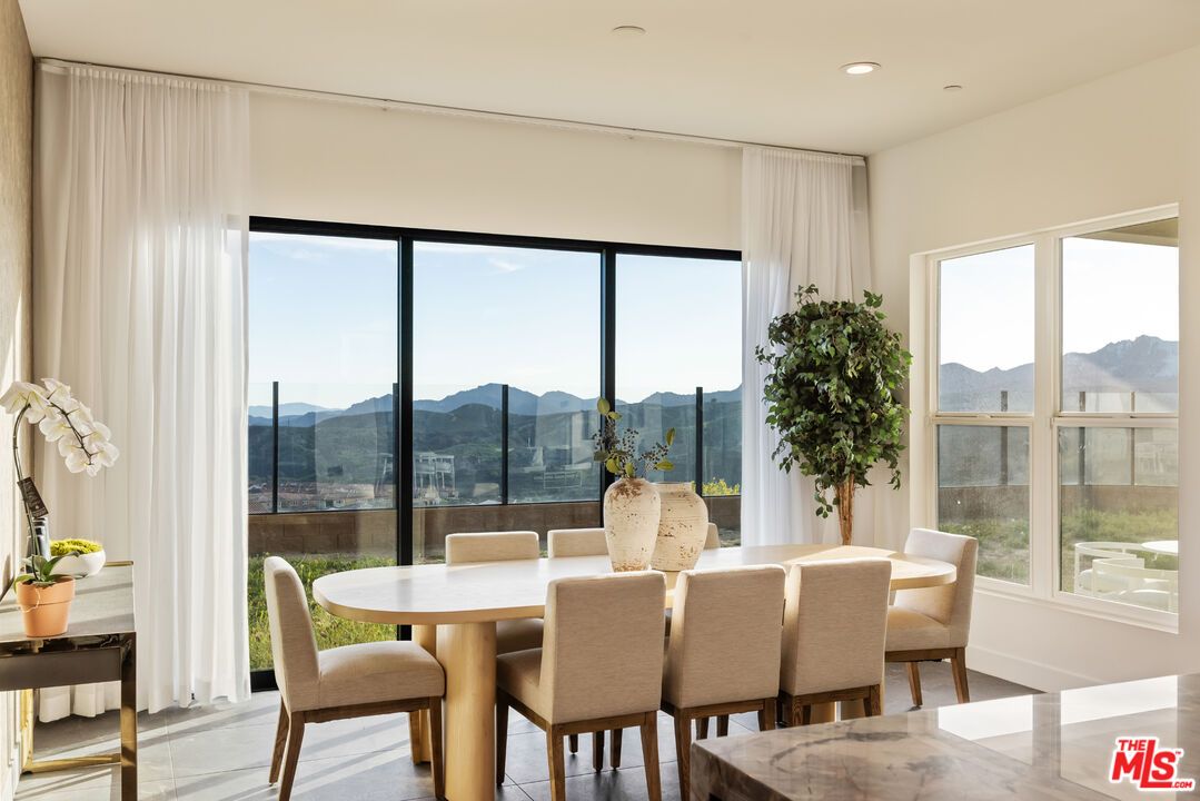 Dining room, Interior, Recessed Lighting