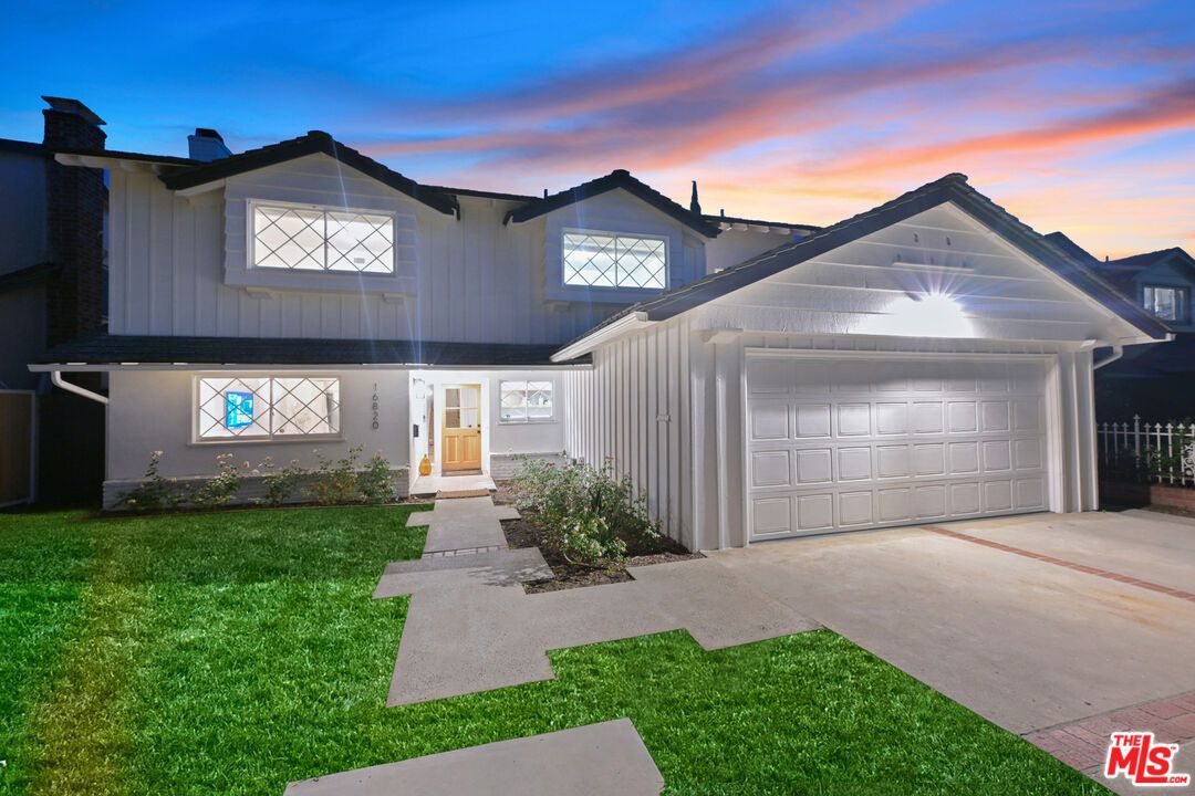 Attached, Exterior, Facade, Farmhouse