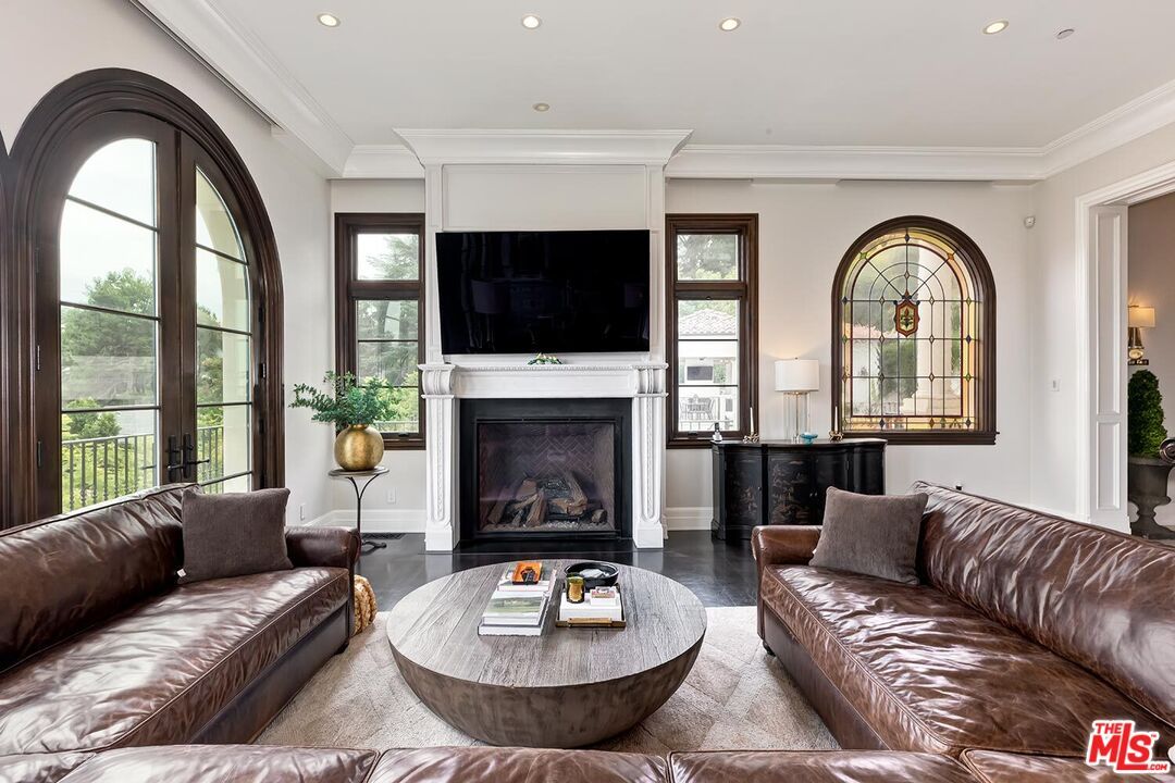 Fireplace, Interior, Living room, Recessed Lighting