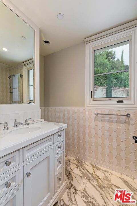 Bathroom, Interior, Marble, Recessed Lighting
