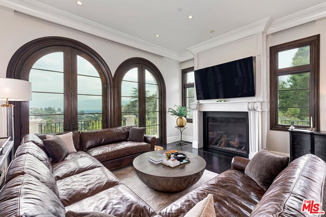 Fireplace, Interior, Living room, Recessed Lighting