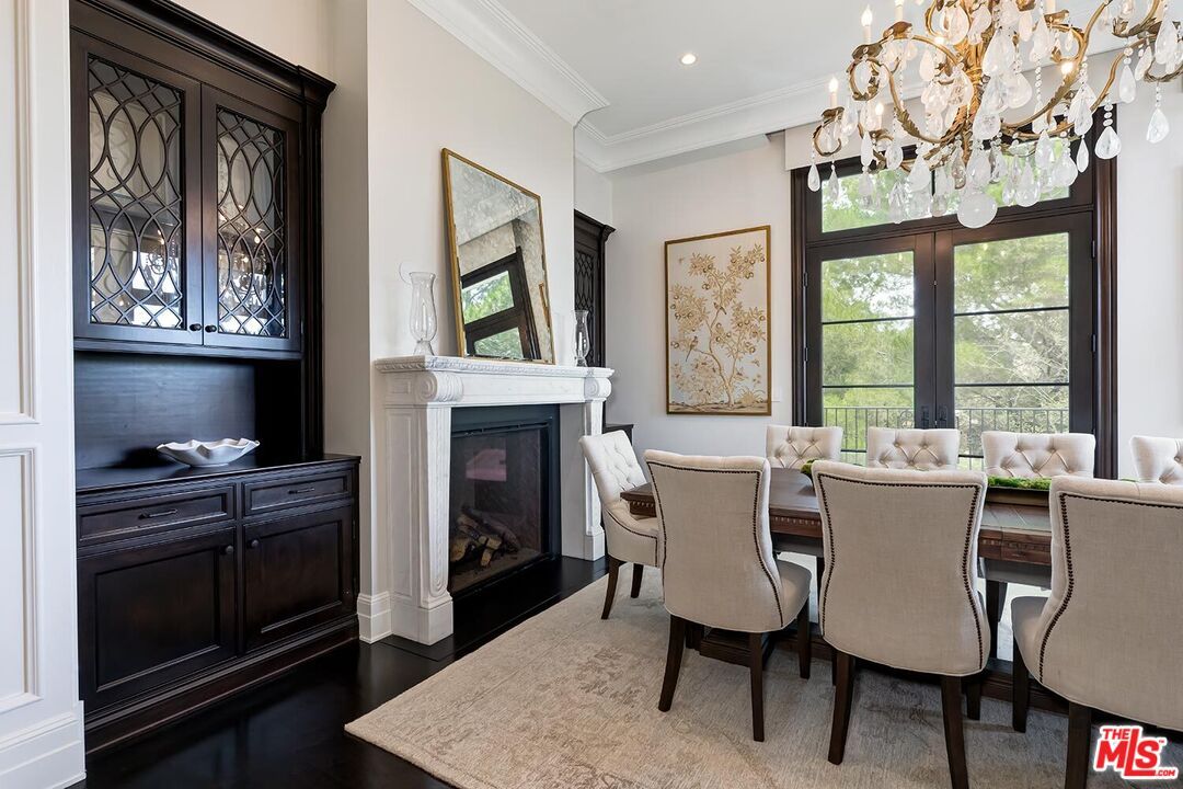 Chandelier, Dining room, Fireplace, Interior, Recessed Lighting, Wood Texture Flooring