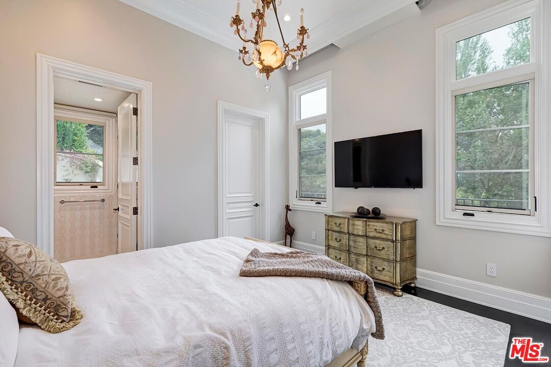 Bedroom, Chandelier, Interior, Pendant Lights, Recessed Lighting
