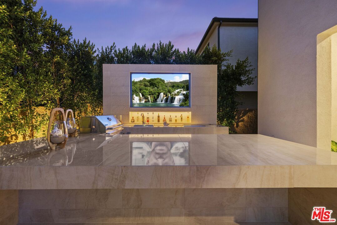 Exterior, Outdoor Kitchen