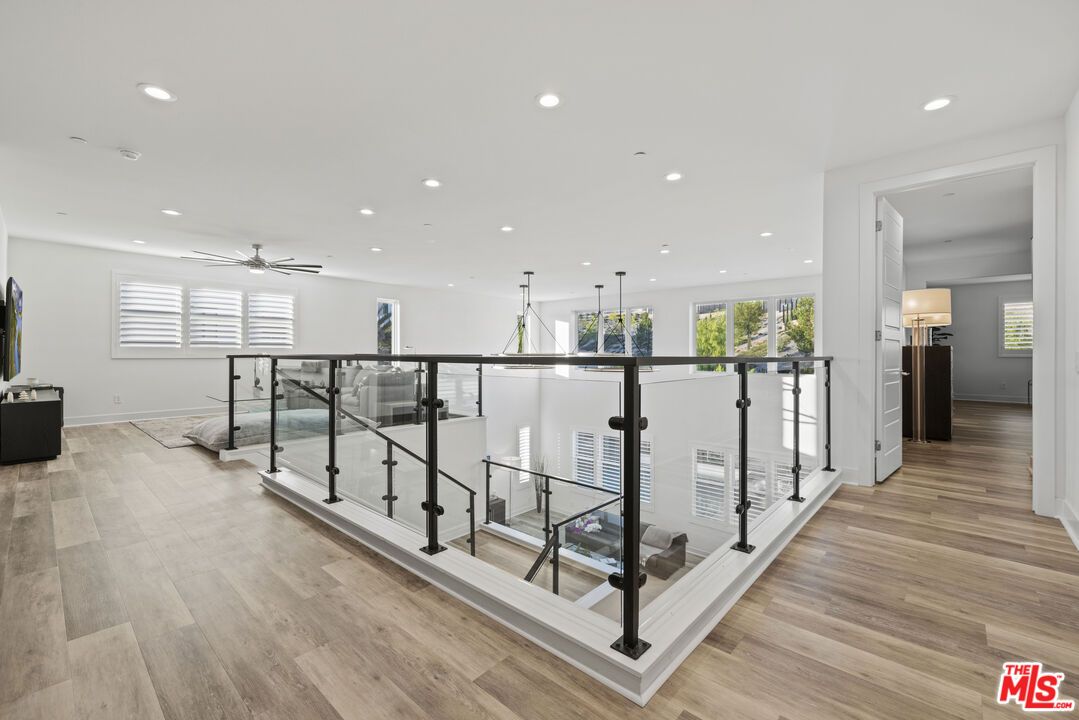 Interior, Pendant Lights, Recessed Lighting, Wood Texture Flooring