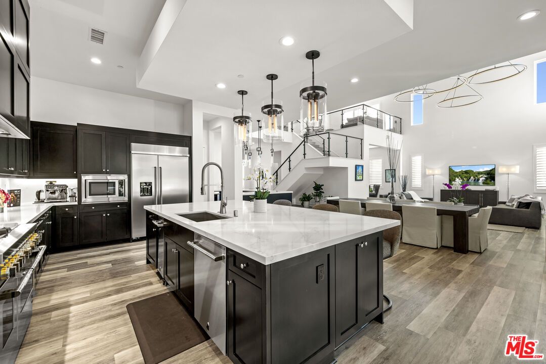 Interior, Kitchen, Living room, Pendant Lights, Recessed Lighting, Stainless Steel Appliances, Wood Texture Flooring