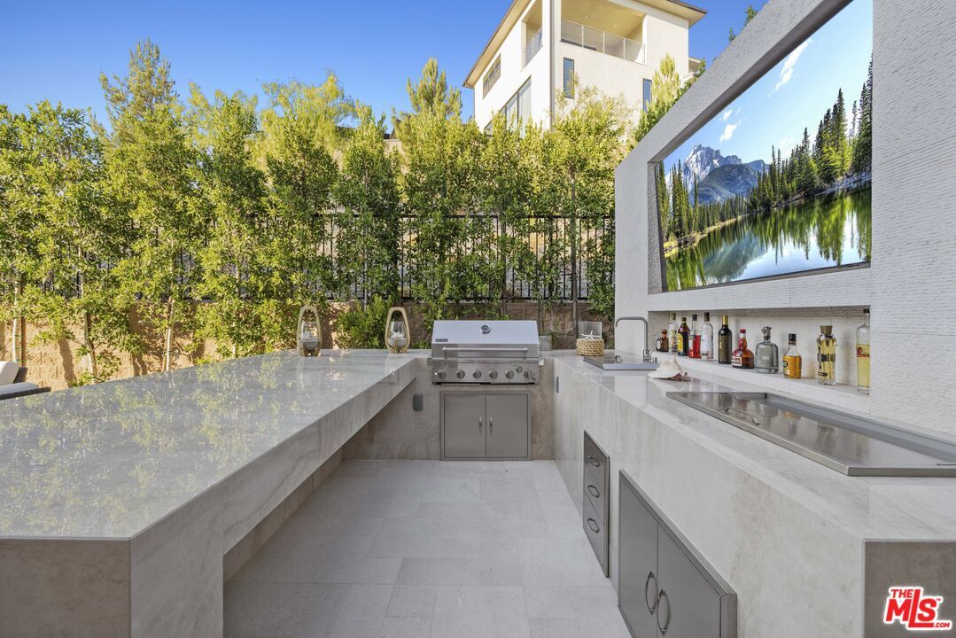 Exterior, Outdoor Kitchen