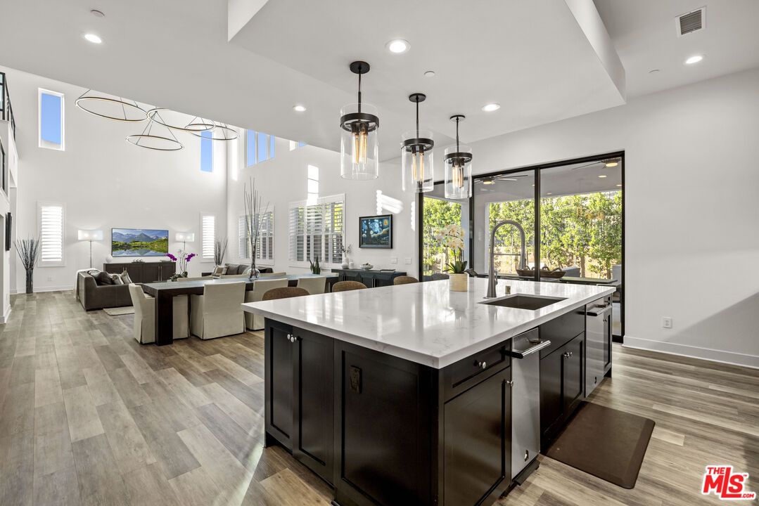 Interior, Kitchen, Living room, Pendant Lights, Recessed Lighting, Wood Texture Flooring