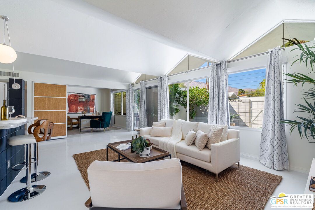 Dining room, Interior, Living room, Pendant Lights