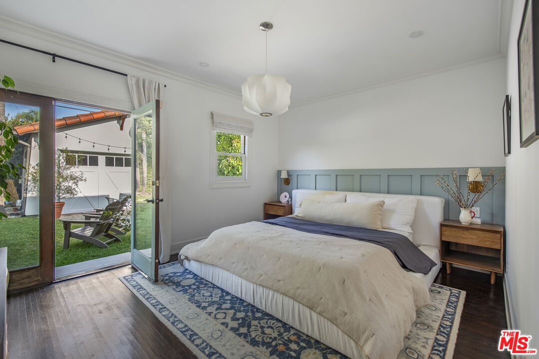 Bedroom, Interior, Pendant Lights, Wood Texture Flooring