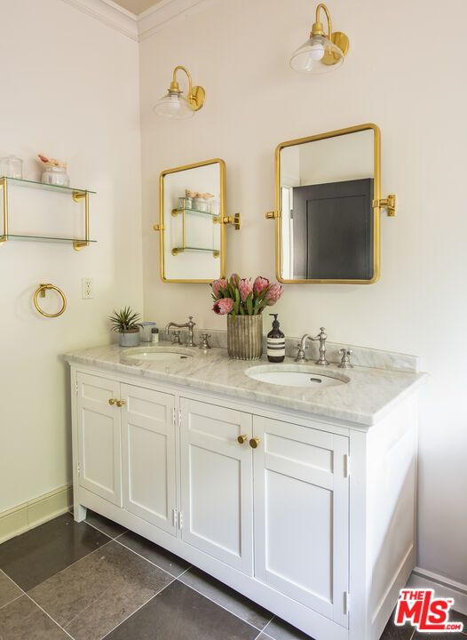 Bathroom, Dual Sink Vanities, Interior