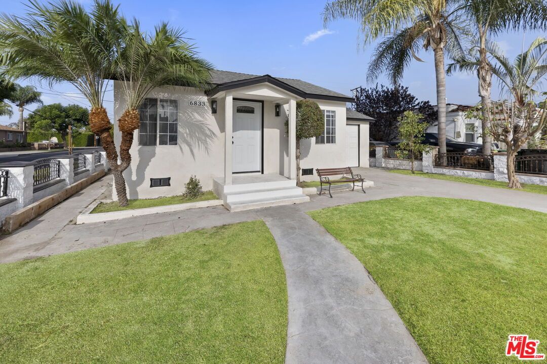 Backyard, Exterior, Facade, Ranch