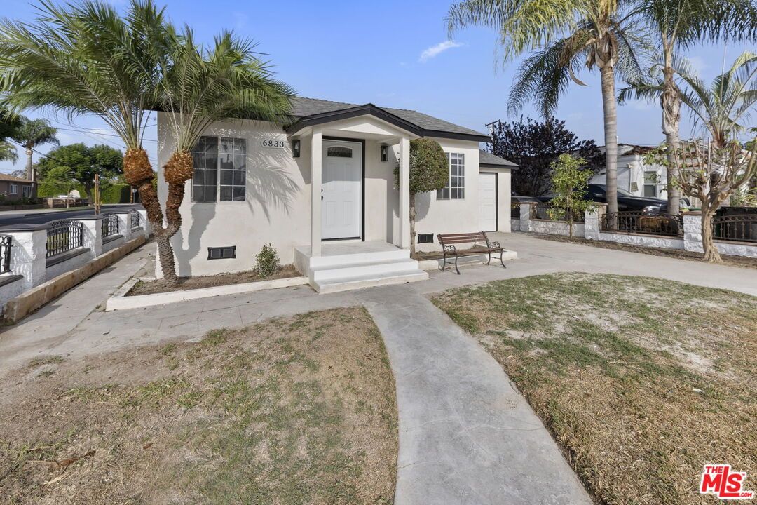 Backyard, Exterior, Facade, Ranch