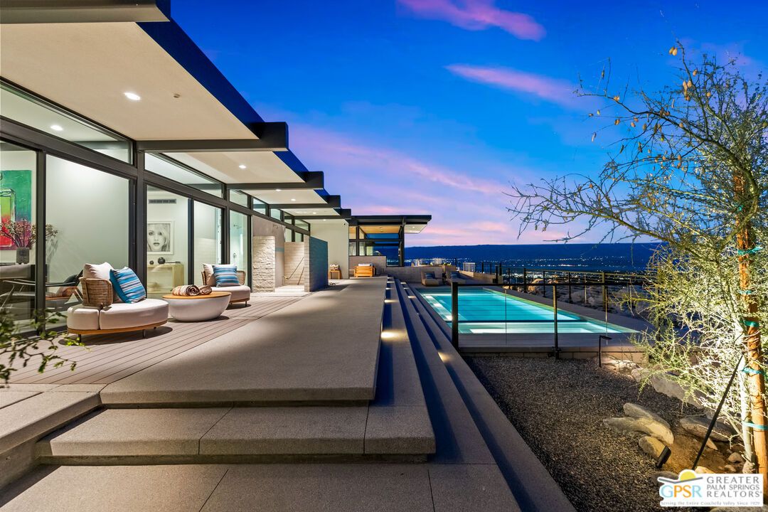 Exterior, Pool, Water