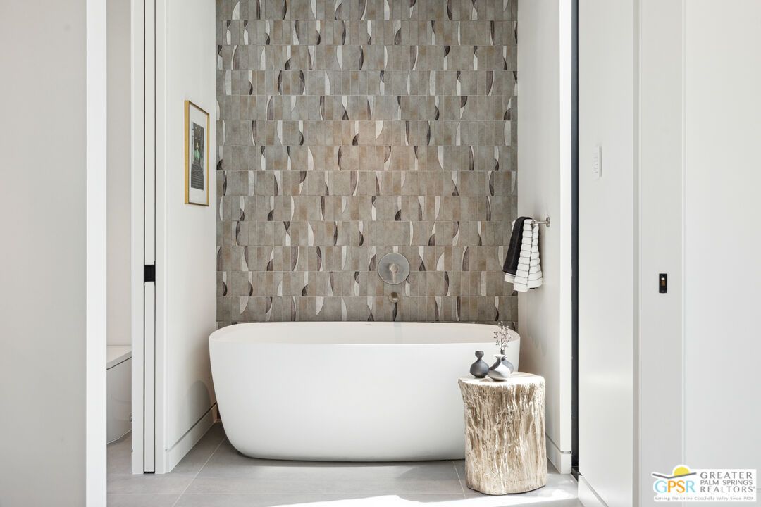 Bathroom, Free Standing Baths, Interior