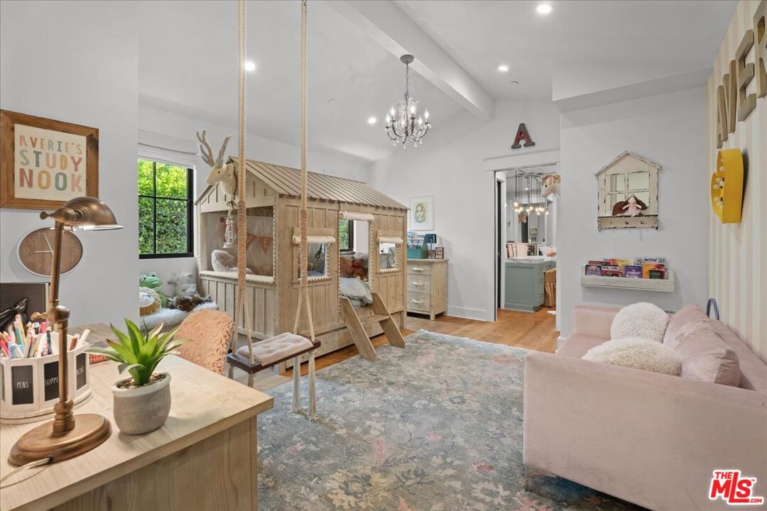 Chandelier, Interior, Living room, Pendant Lights, Recessed Lighting, Wood Texture Flooring