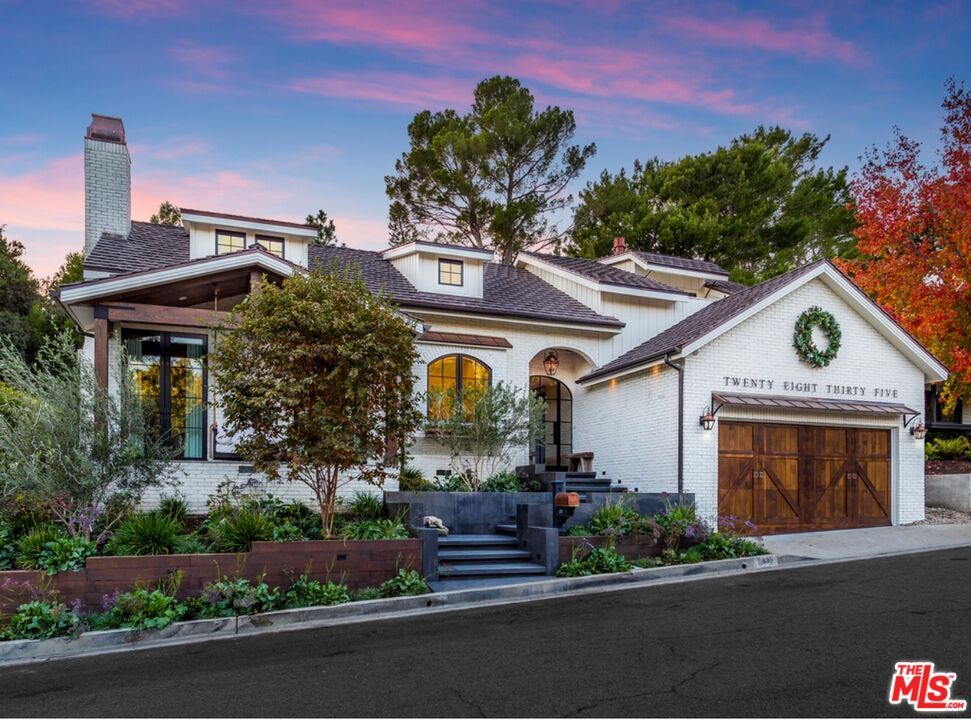 Attached, Exterior, Facade, French Provincial