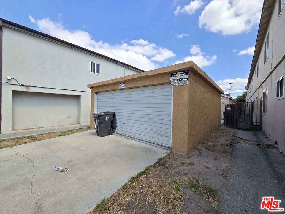 Detached Garage, Exterior