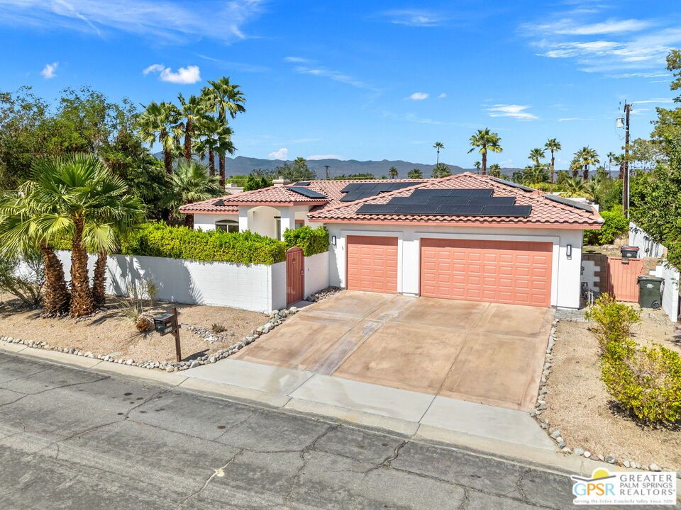 Attached, Exterior, Facade, Solar Panels, Mediterranean