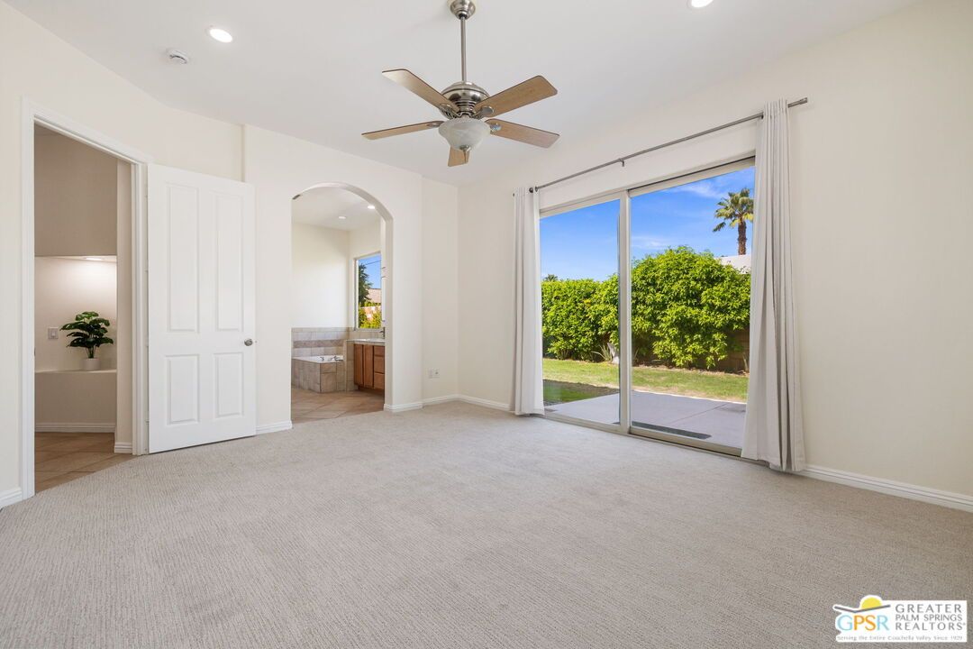 Bathroom, Empty room, Interior, Recessed Lighting