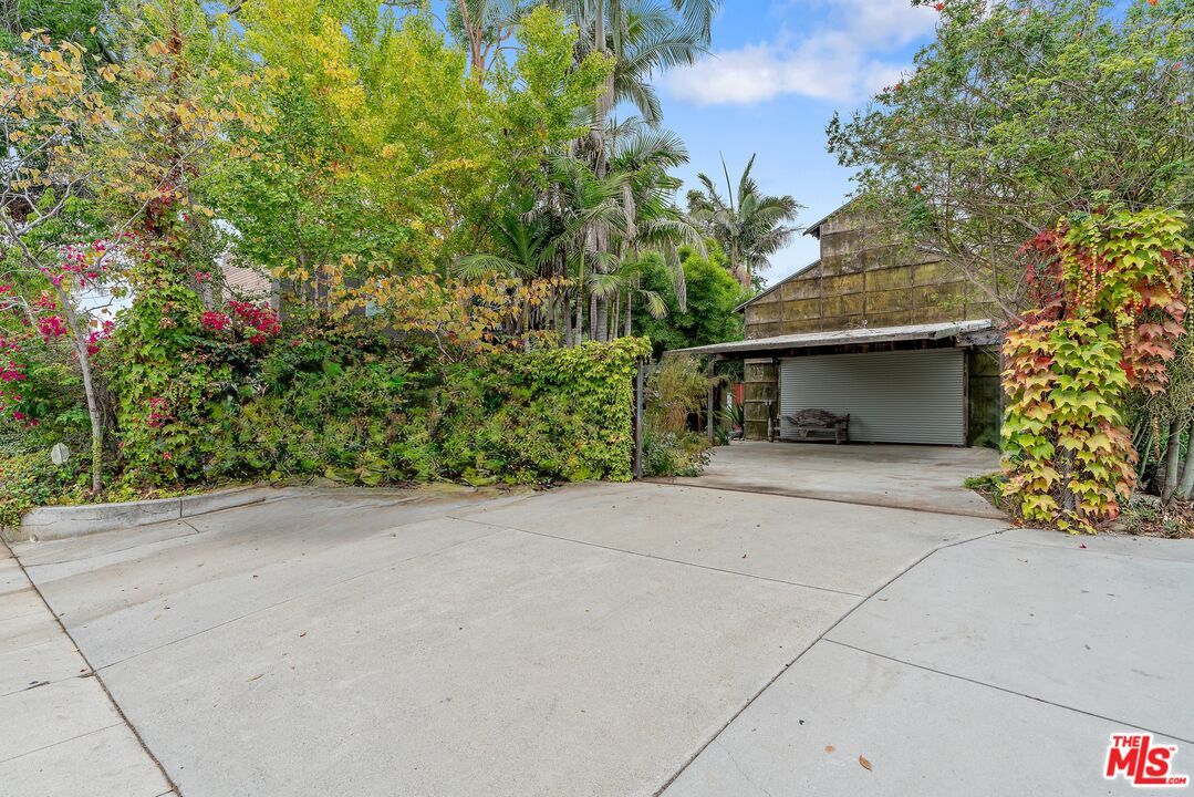 Detached Garage, Exterior