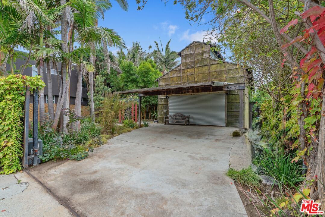 Detached Garage, Exterior