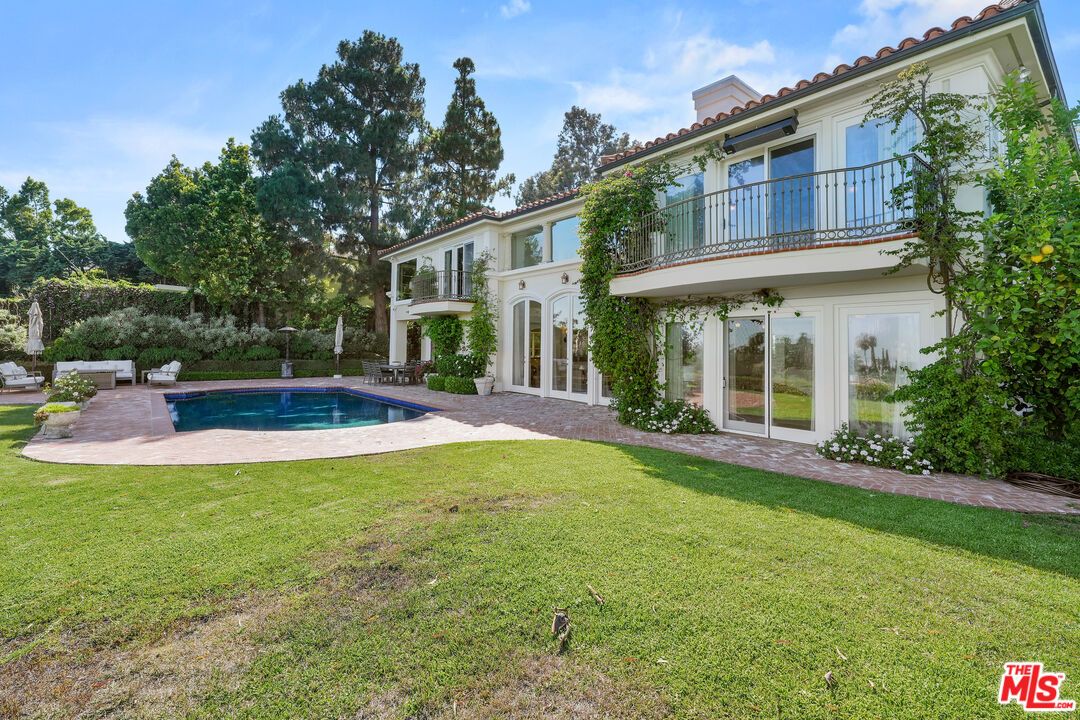 Backyard, Exterior, Pool