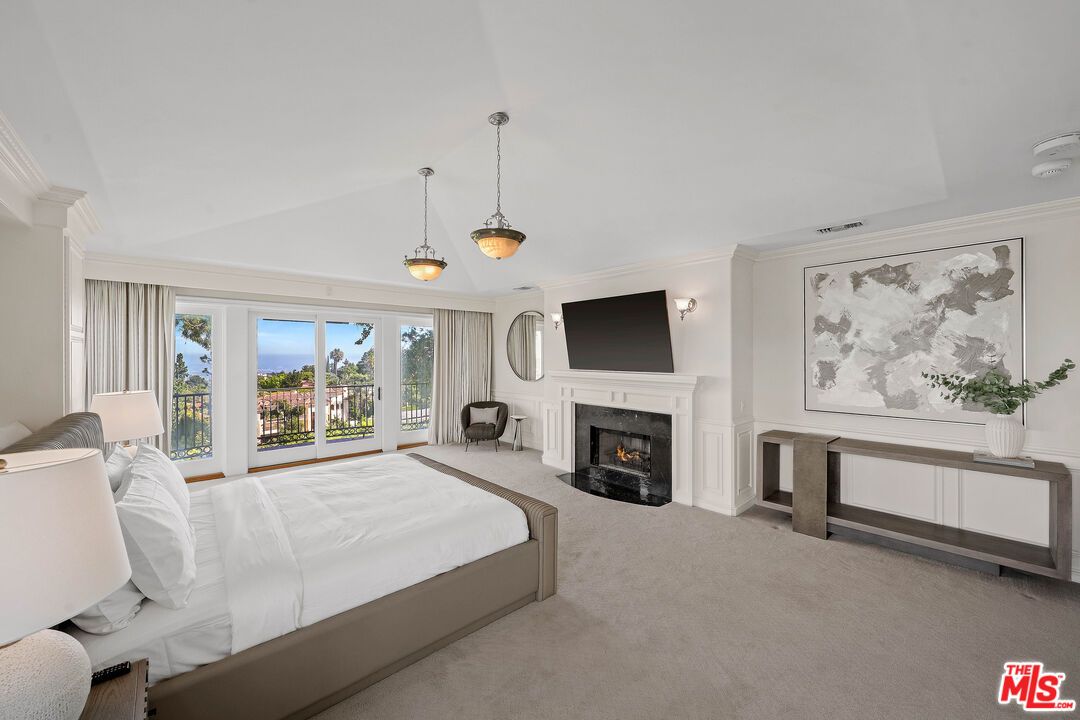 Bedroom, Fireplace, Interior, Pendant Lights