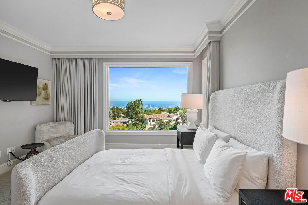 Bedroom, Interior, Water