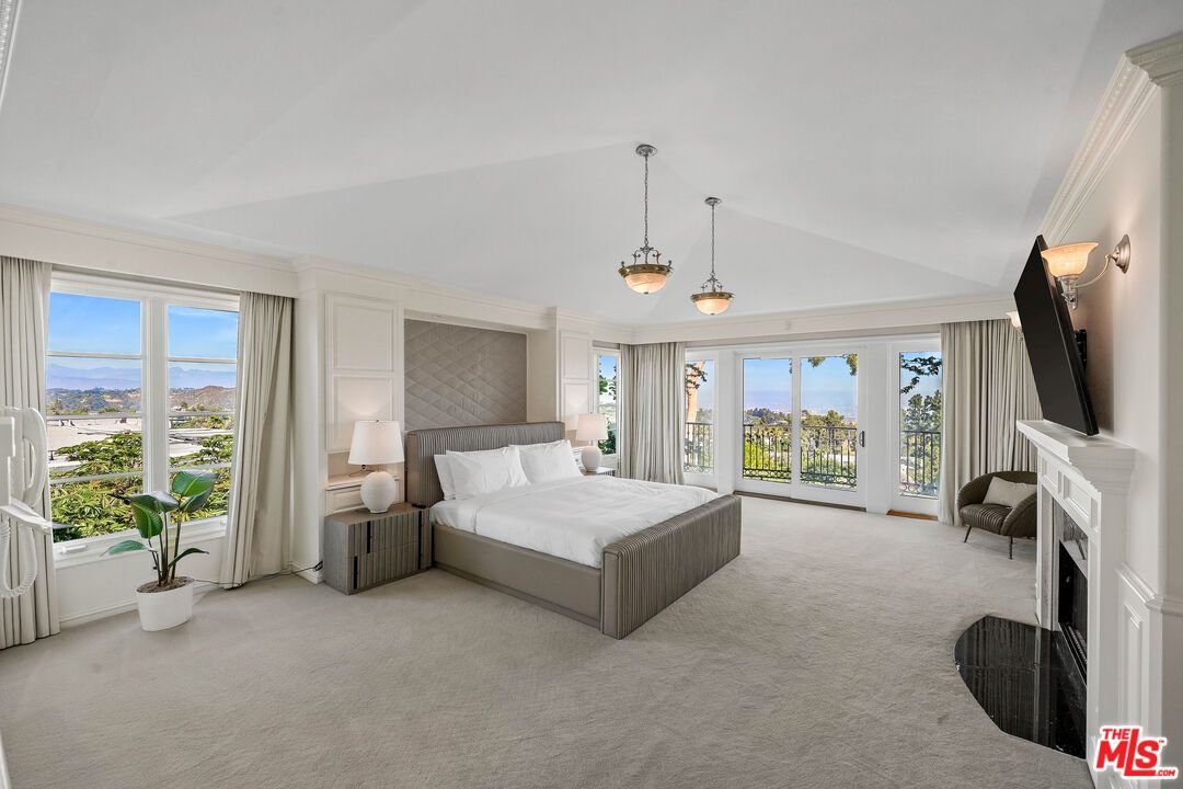 Bedroom, Fireplace, Interior, Pendant Lights