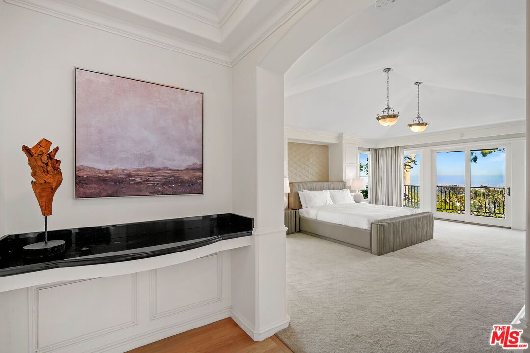 Bedroom, Interior, Pendant Lights, Water, Wood Texture Flooring