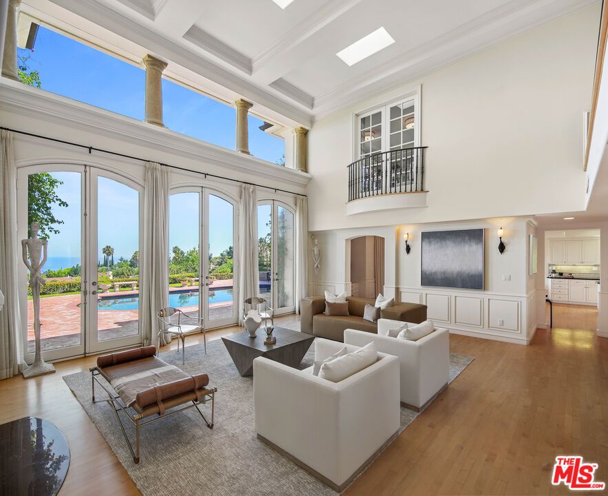 Interior, Living room, Recessed Lighting, Water, Wood Texture Flooring