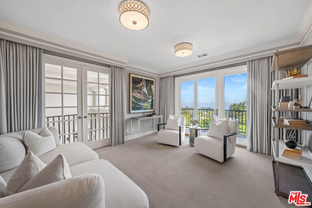 Interior, Living room, Water