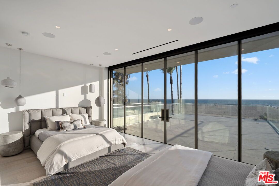 Bedroom, Interior, Pendant Lights, Recessed Lighting, Water, Wood Texture Flooring