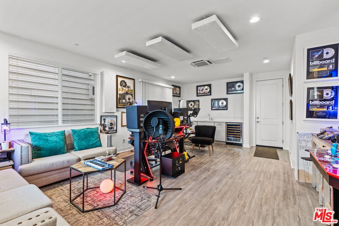 Fitness Equipment, Home Office, Interior, Living room, Recessed Lighting, Wood Texture Flooring