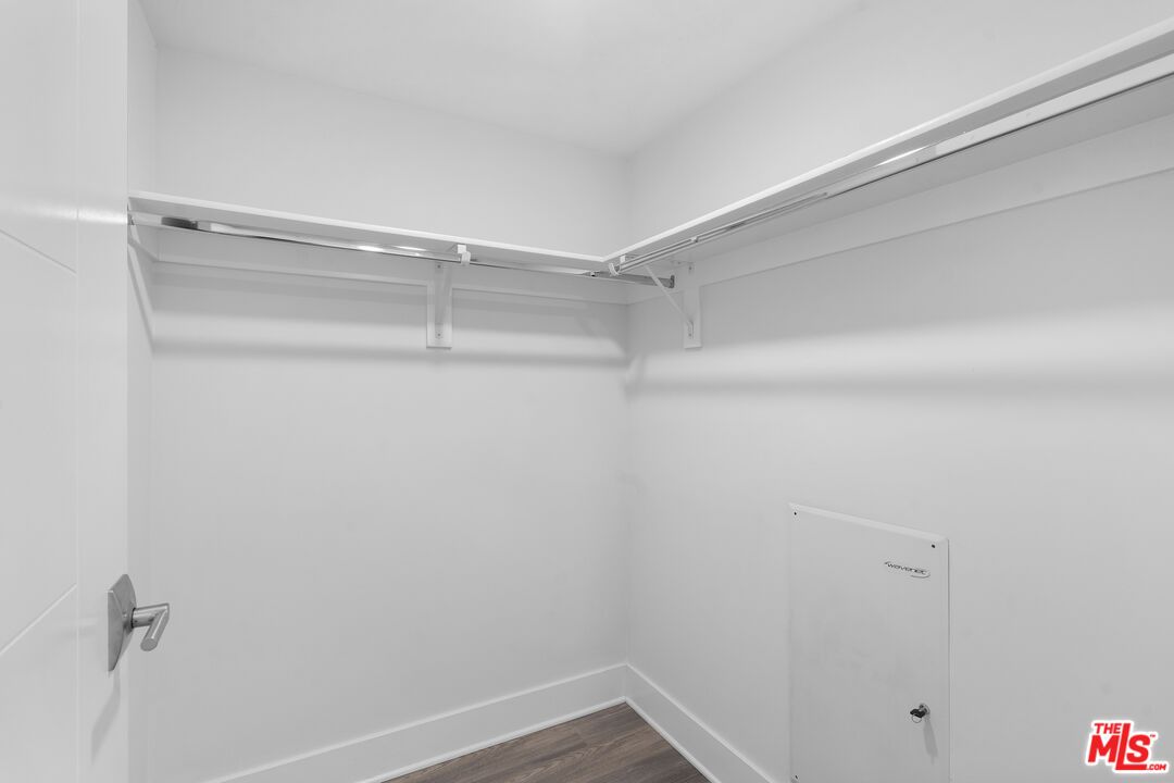 Interior, Walk-in Closets, Wood Texture Flooring