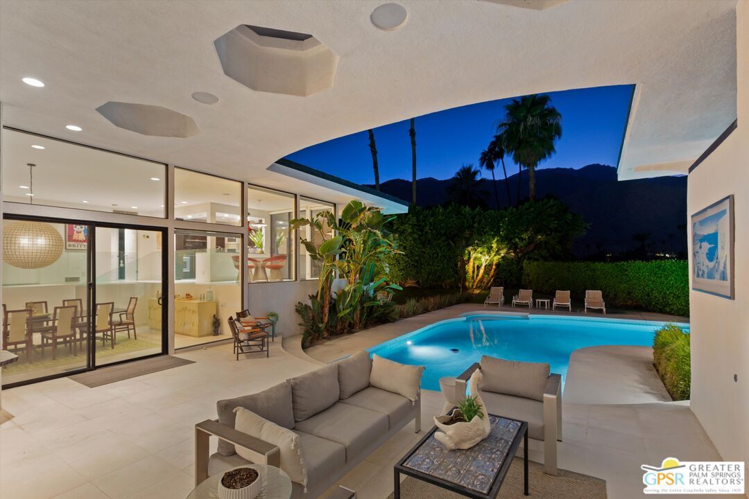 Exterior, Interior, Living room, Pool, Recessed Lighting