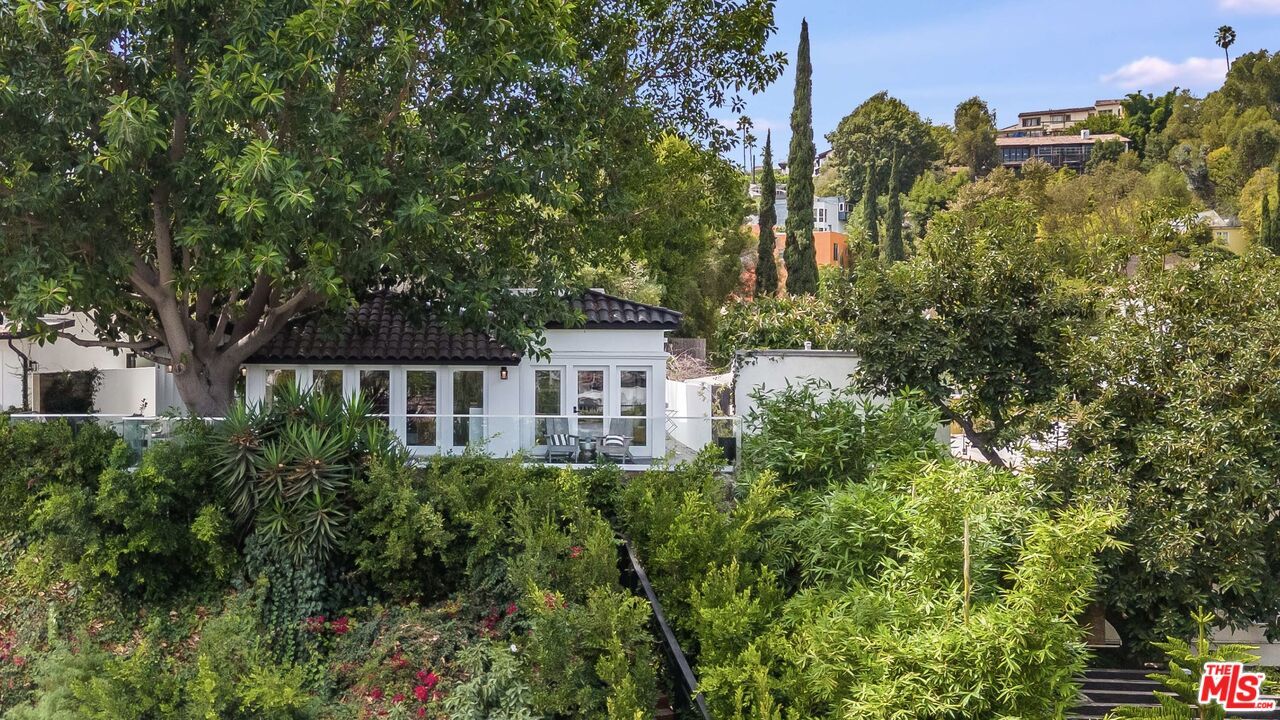 Exterior, Facade, None