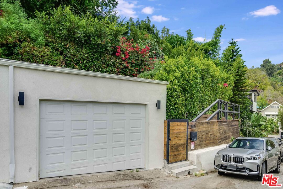 Detached Garage, Exterior