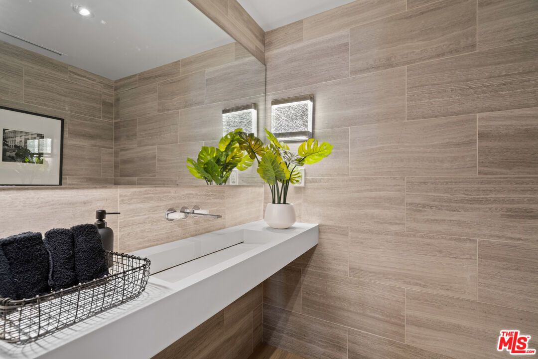 Bathroom, Interior, Recessed Lighting