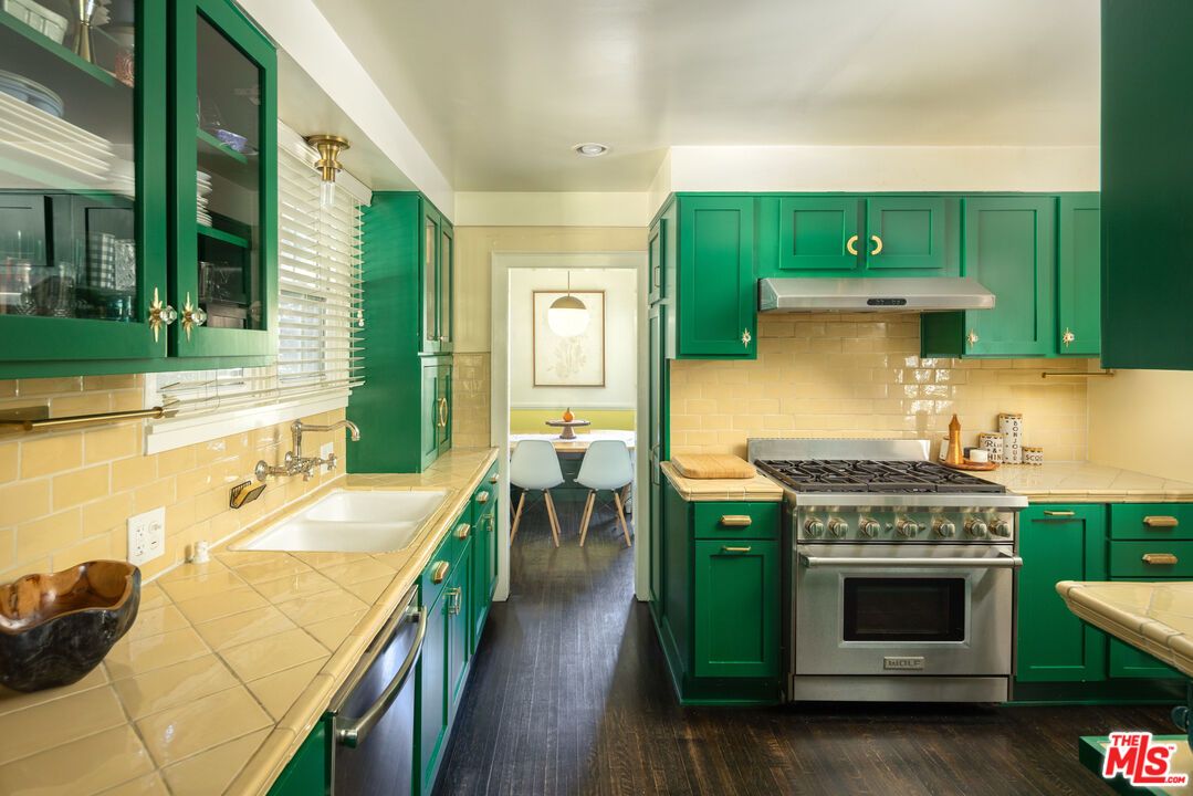 Dining room, Interior, Kitchen, Recessed Lighting, Stainless Steel Appliances, Tile Countertops, Wood Texture Flooring