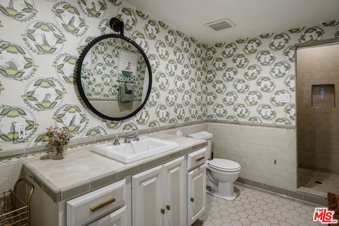 Bathroom, Interior, Tile Countertops