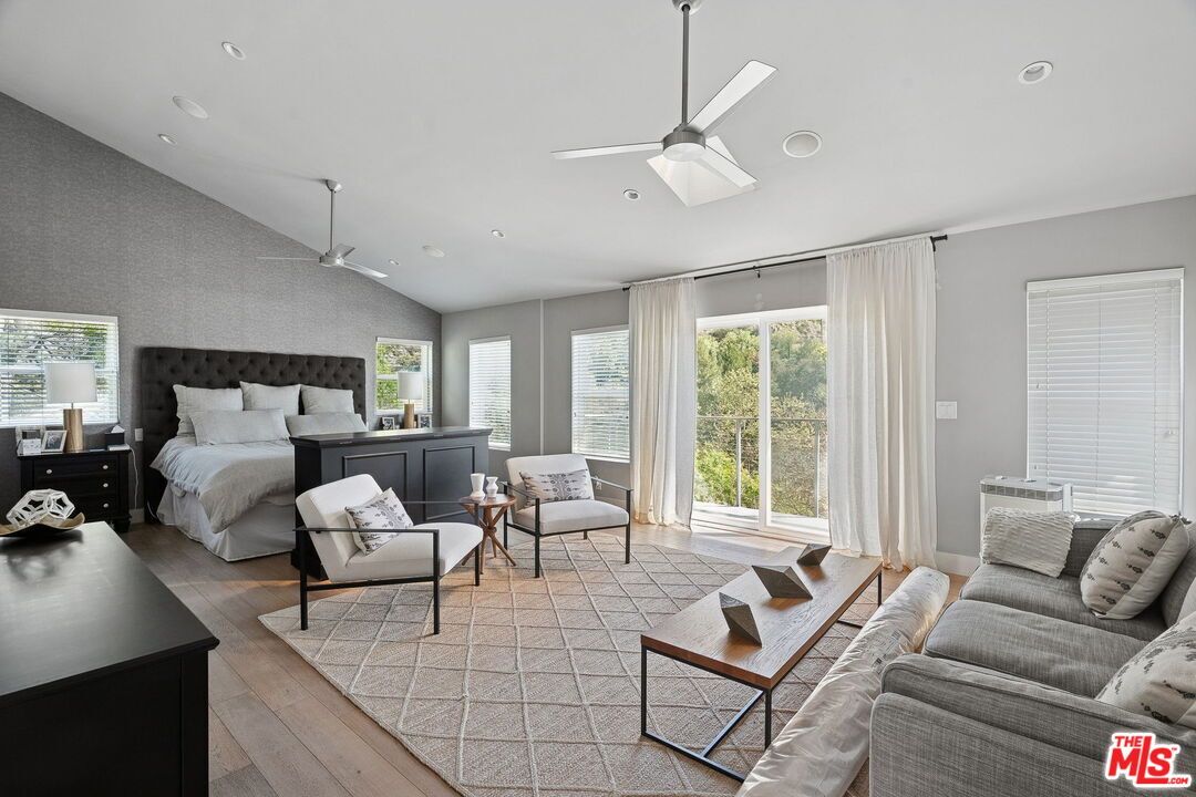 Bedroom, Interior, Living room, Recessed Lighting, Wood Texture Flooring