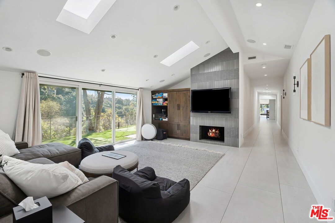 Fireplace, Interior, Living room, Recessed Lighting